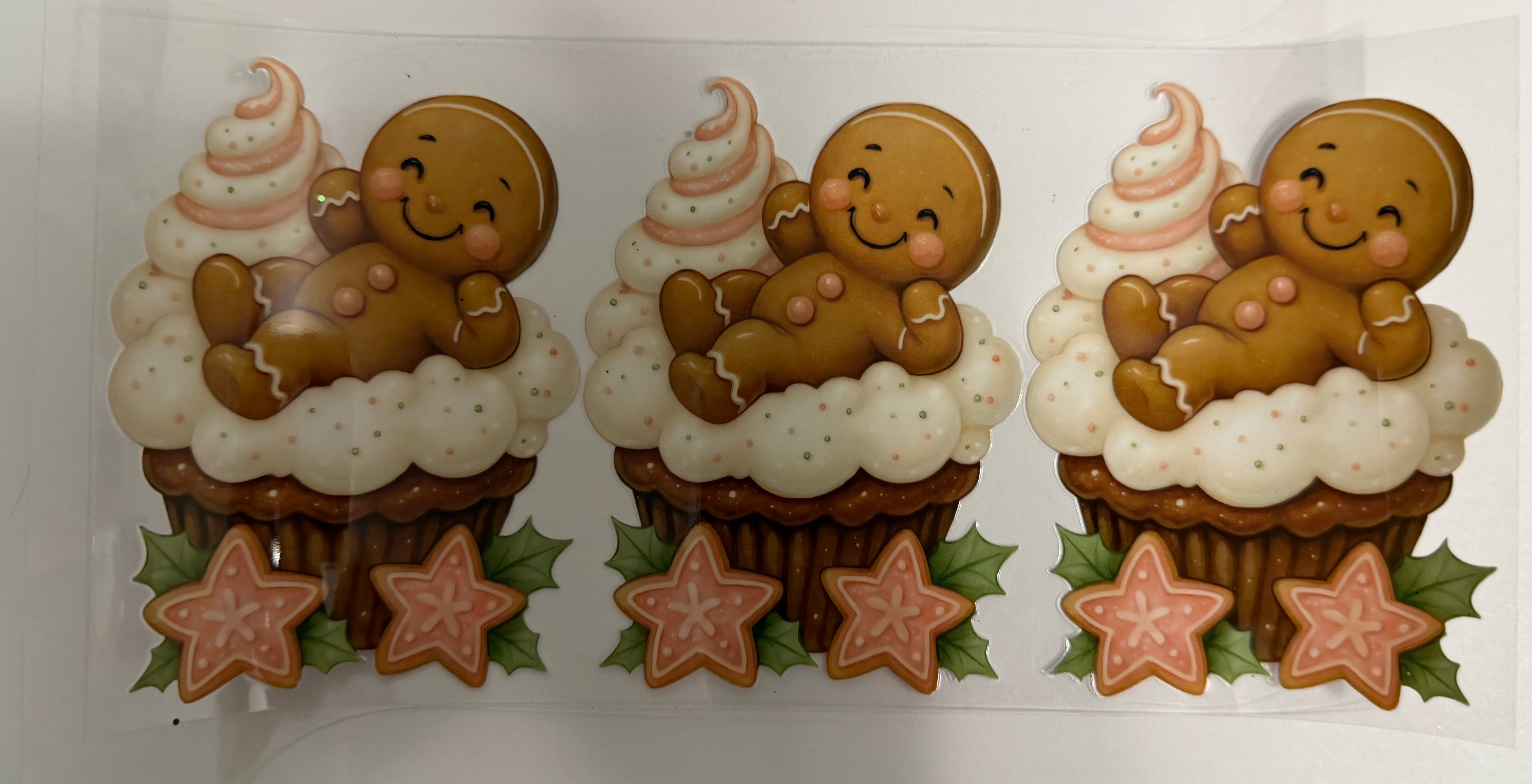 Gingerbread man on cupcakes ￼